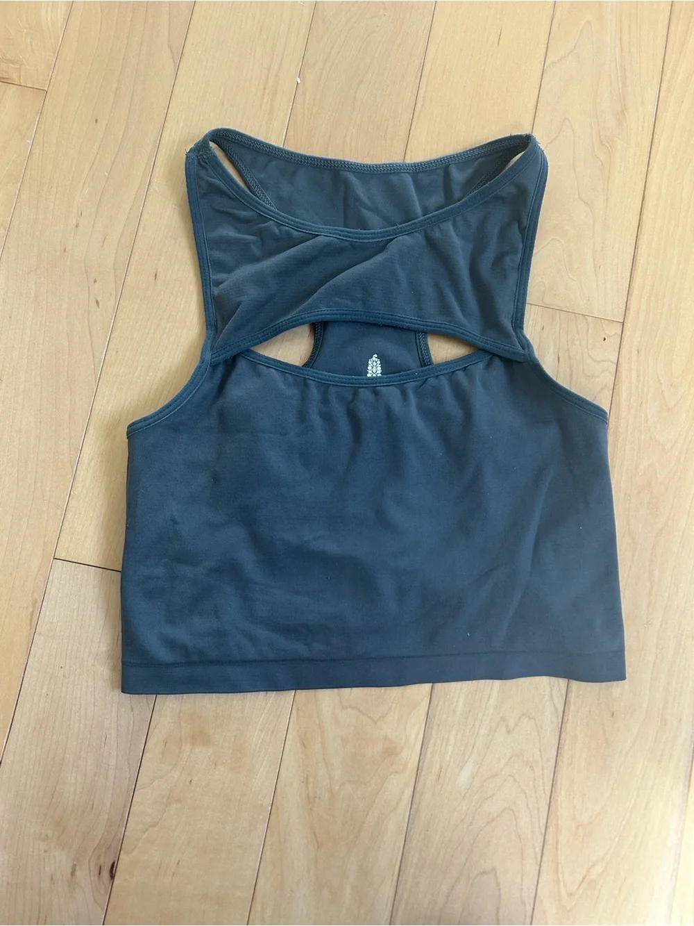 Free People movement workout crop top with cutout details - Picture 6 of 8